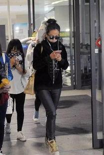 明星穿黑裤,明星演绎街头潮流新风尚  第3张