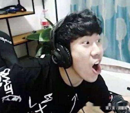 骚男反差搞笑,搞笑背后的硬核人生  第2张